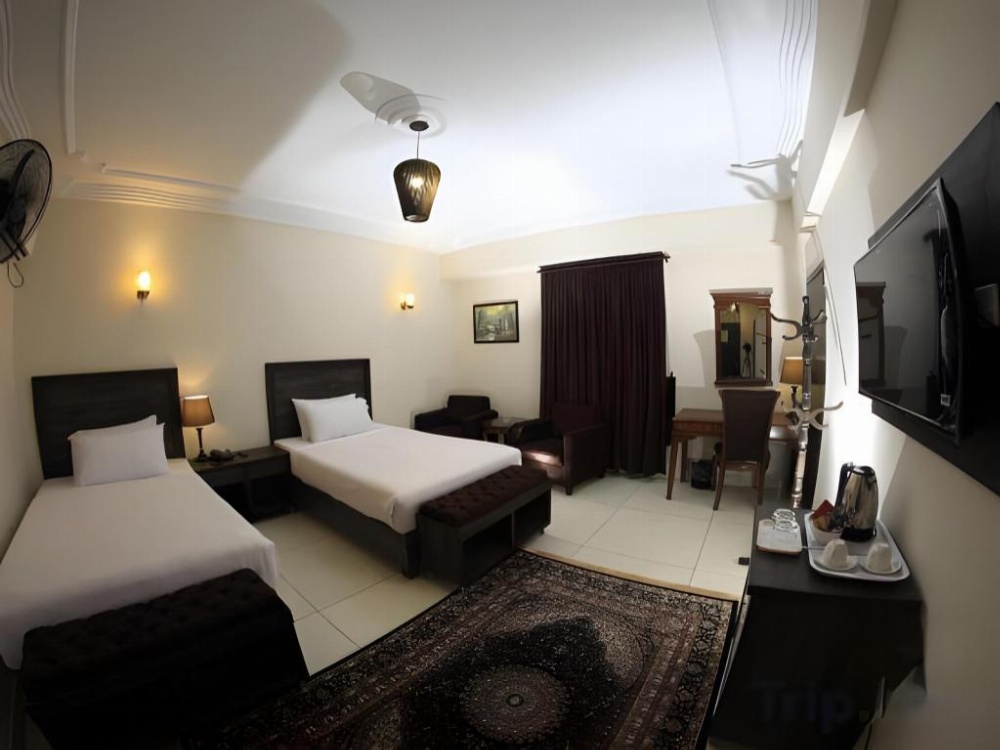 Hotel Crown Inn Main image